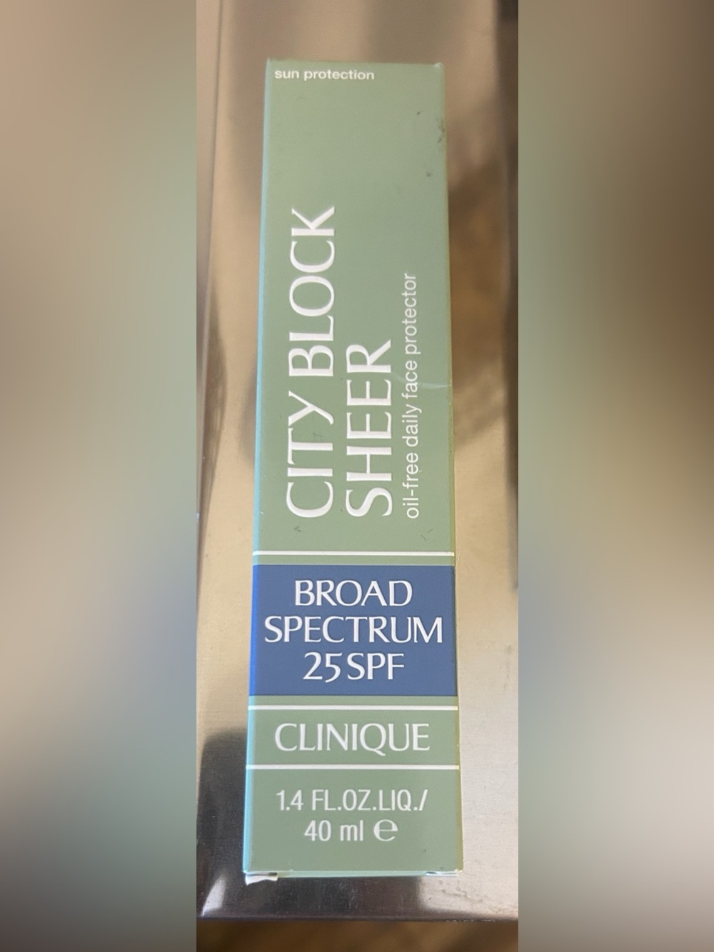 Clinique City Block Sheer Daily Face Protector - Light Green Tube